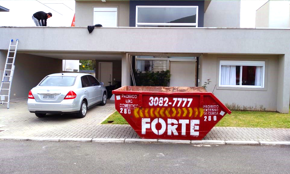 Benefícios de Contratar uma Empresa Local para Aluguel de Caçambas em Curitiba